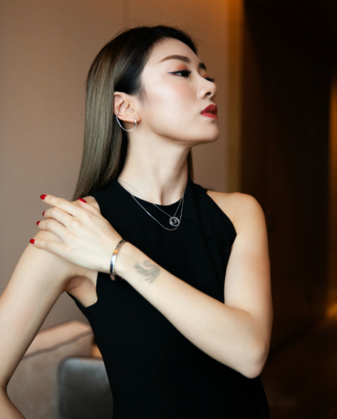 郑凯前任女友程晓玥出席活动美照和何穗相拥尽显女神魅力