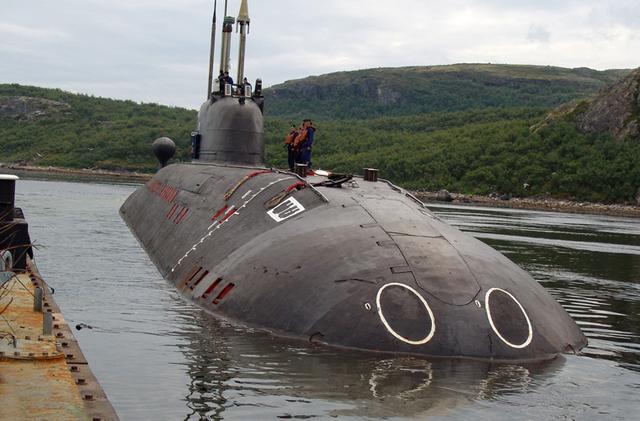 俄罗斯核潜艇的大型鱼雷发射管美国海军自己做过试验,其排水量为19