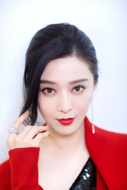 范冰冰一抹红唇两套造型出席红裙魅惑透视性感不愧是范爷