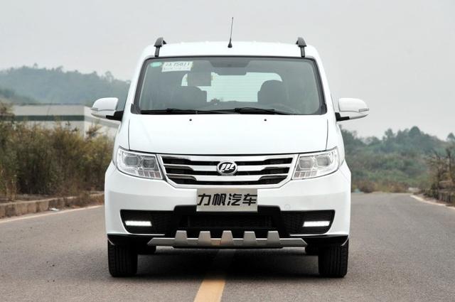 这款面包车才卖3万多,能遮风挡雨比摩托车好,外观比五棱宏光好