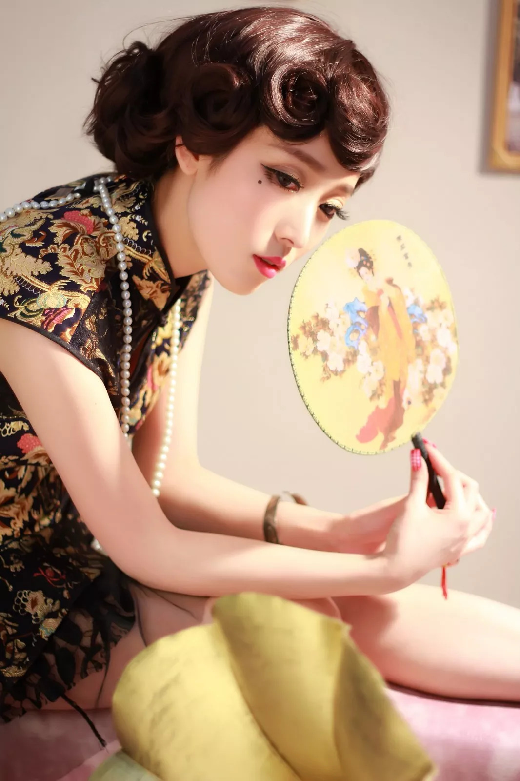 心理测试:你喜欢哪个拿扇子的古典美女,测你的人格魅力在哪里