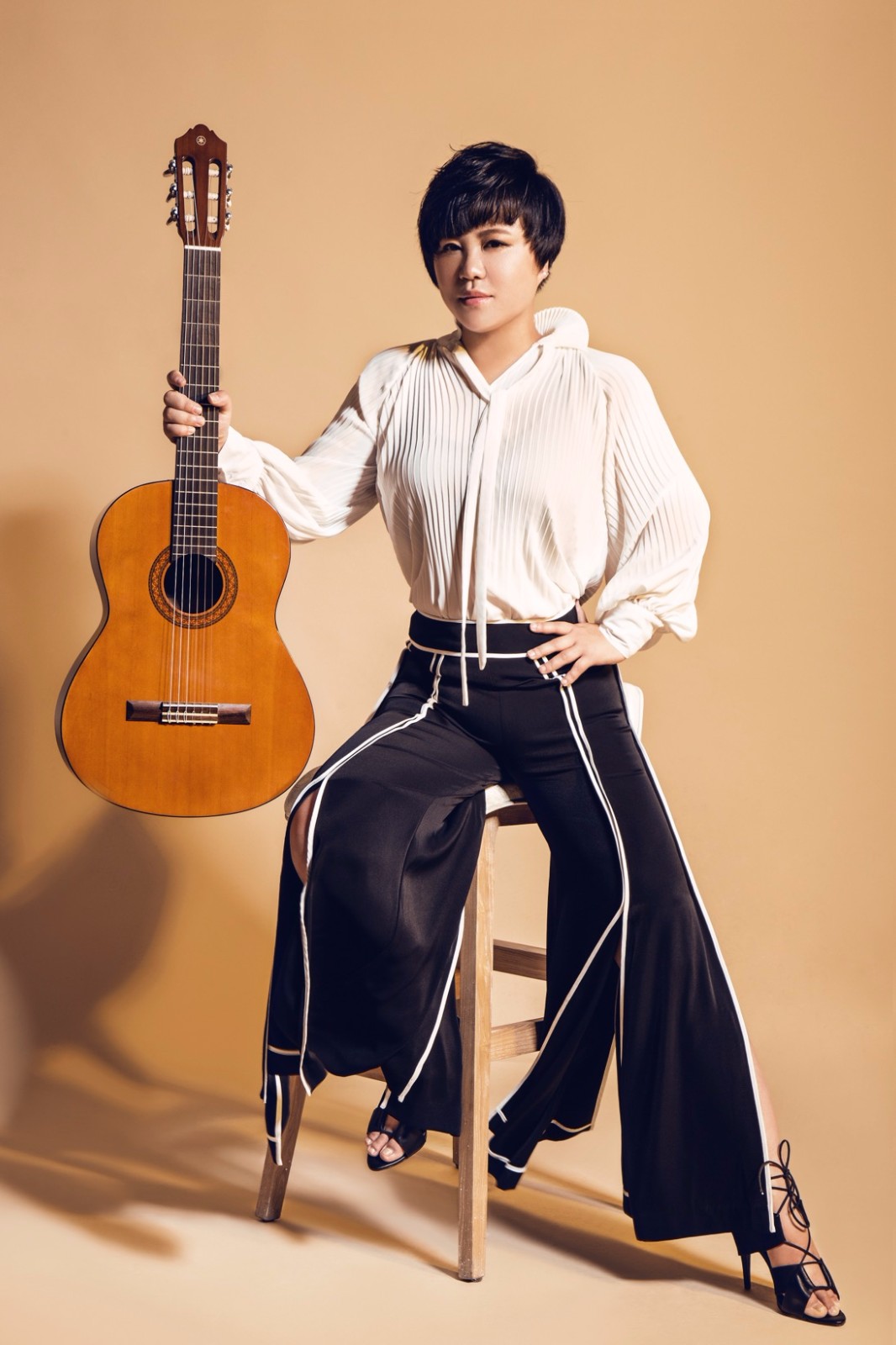 歌手韩真真成都校园献唱 带着音乐使命继续唱歌