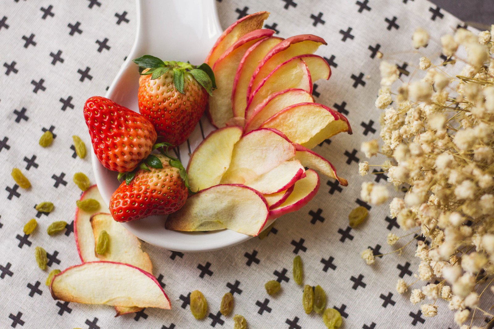 烤苹果片你吃过没有脆脆甜甜的很是受欢迎手把手教你烤苹果片