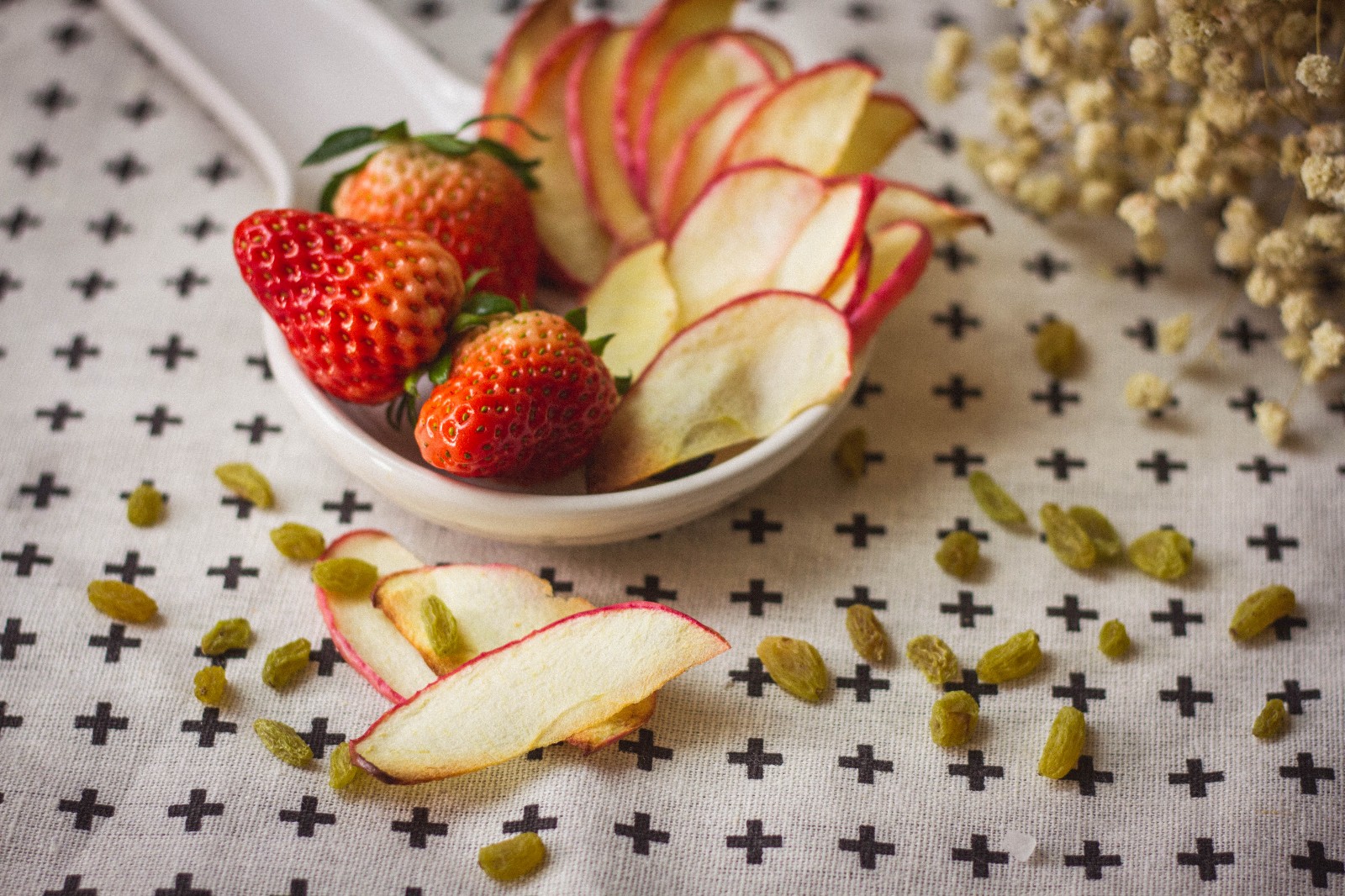 烤苹果片你吃过没有脆脆甜甜的很是受欢迎手把手教你烤苹果片