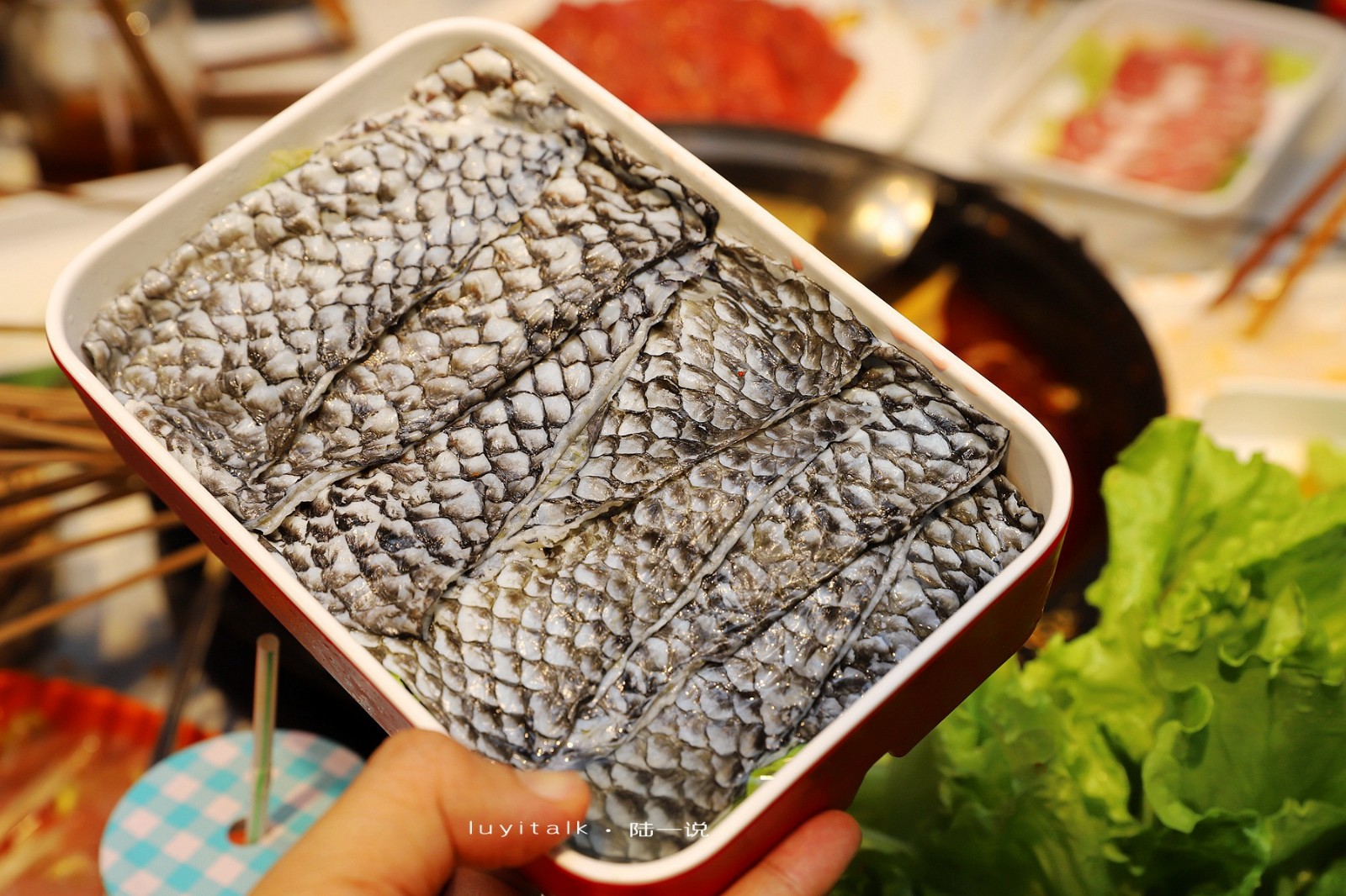 这个是鱼皮,非常有特色,一般火锅串串店都没有.