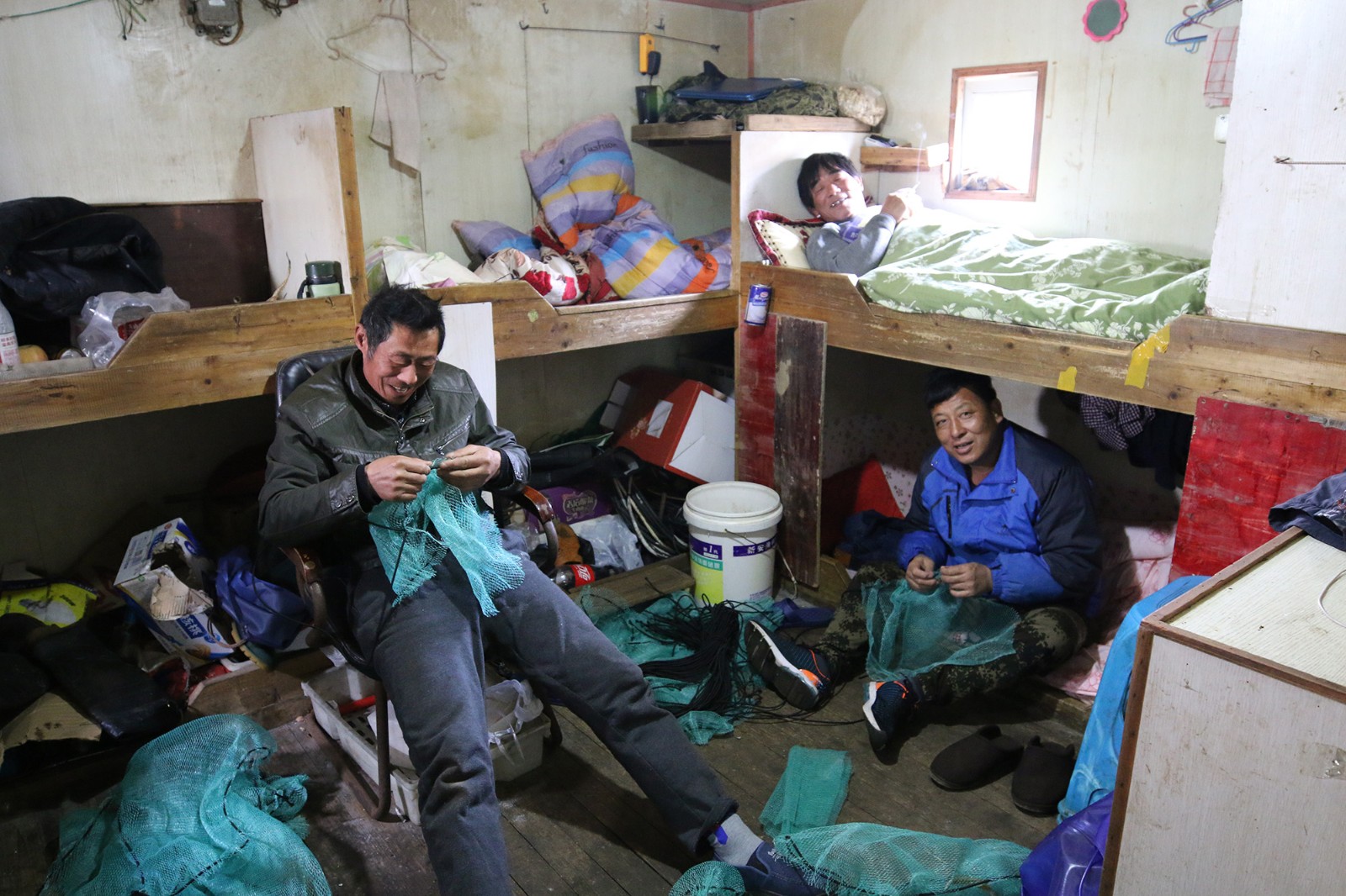 如果你觉得生活很苦很累,请看看他们