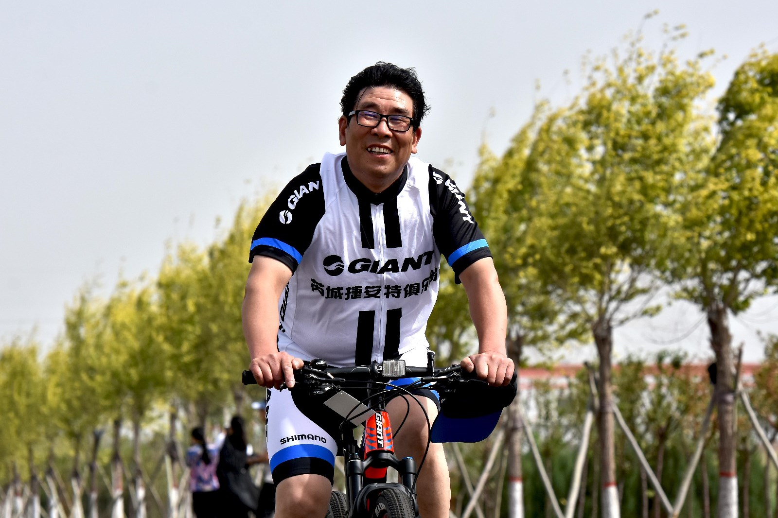 赛手们千姿百态表情包,哪张可做壁纸|伍姓湖|骑车|大爷_新浪新闻