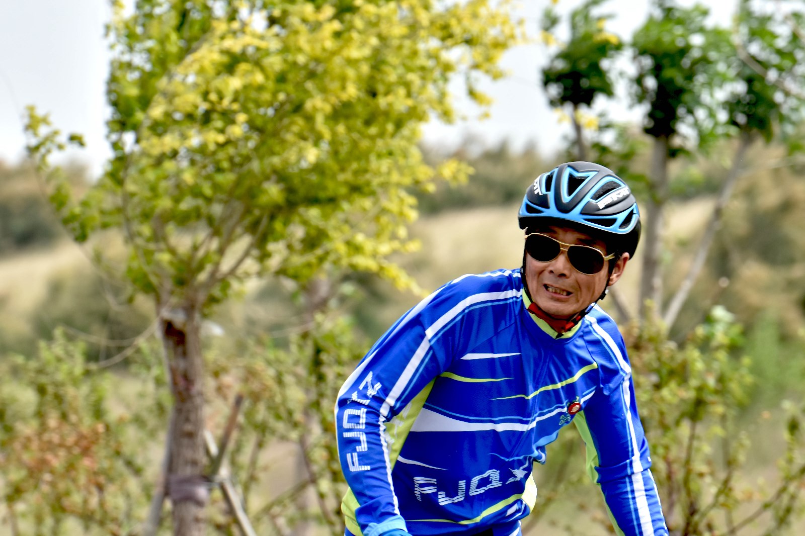 赛手们千姿百态表情包,哪张可做壁纸|伍姓湖|骑车|大爷_新浪新闻