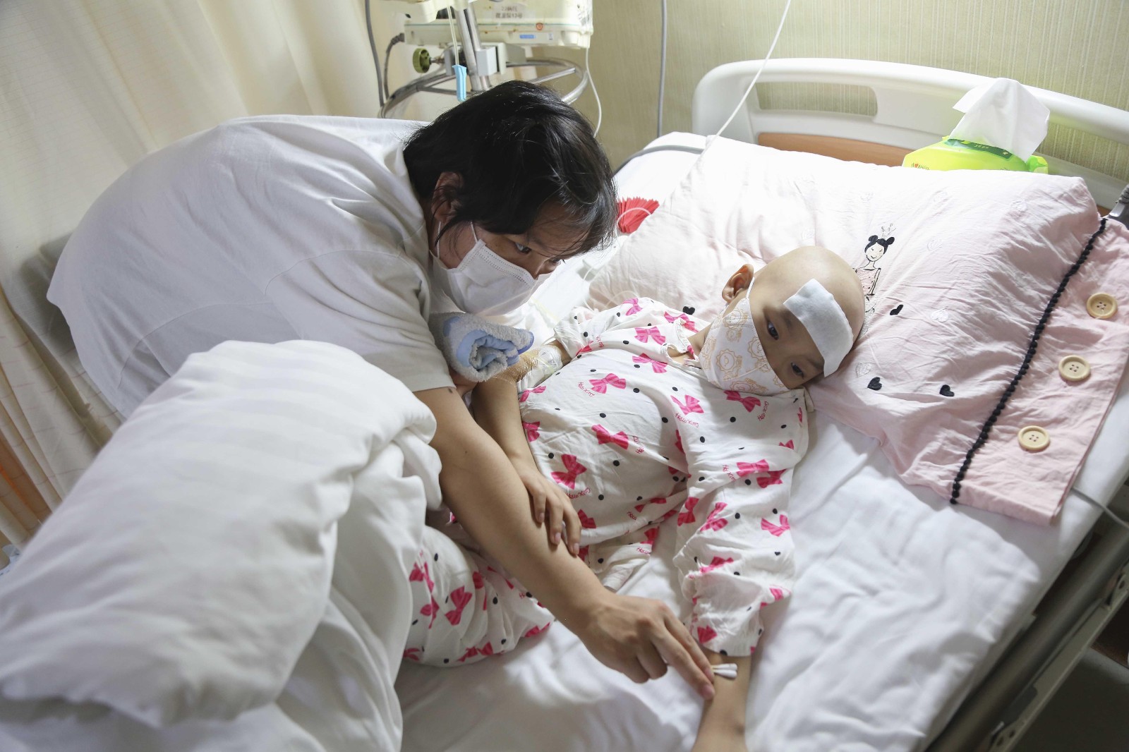 东重病女孩一天内抢救两次通知家属准备后事后她却醒了