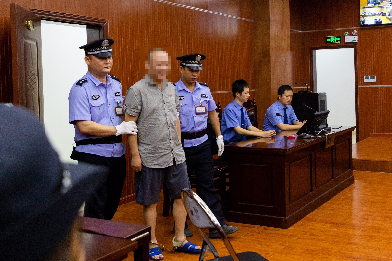 涉恶 受贿136万 惠州一巡警指导员受审获刑