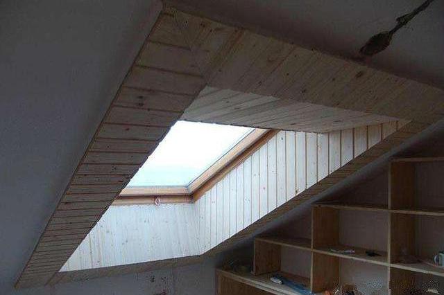 新房装修,多花上千块在屋顶切割出一个天窗,师傅夸赞真聪明