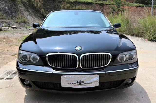 这辆08年宝马750豪华版心动价7万出售虽然老款但性能不减当年