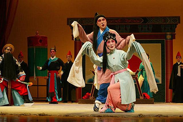 一出戏救活一个剧种 险遭扼杀的《十五贯》后来何故红火全国