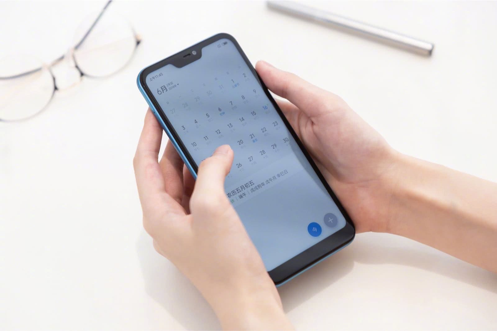 宁死不用刘海屏魅蓝8系列新机配57寸对称式全面屏