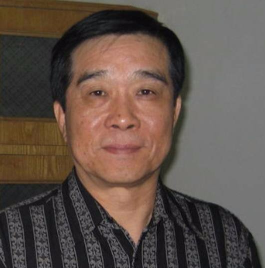 这些相声演员已经老了,第二位石富宽,他出生于1949年3月1日.