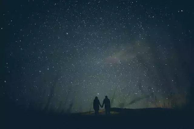 在浩瀚的星空下,牵手到天荒地老