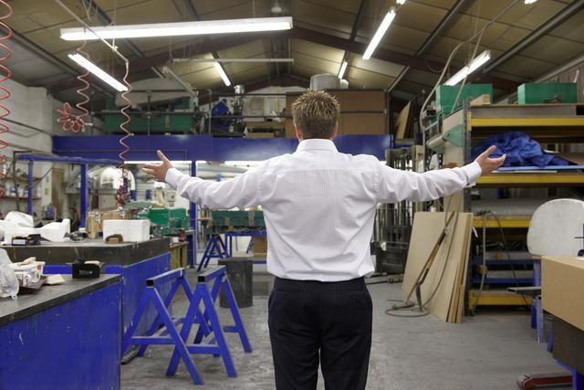 工厂老板哭诉招工难,员工:屁,缺的不是人,是廉价劳动力