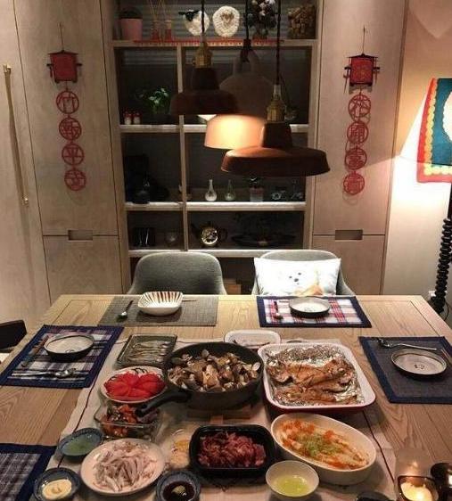 ella陈嘉桦的豪宅装修,低调的装饰,乱糟糟但不失温馨