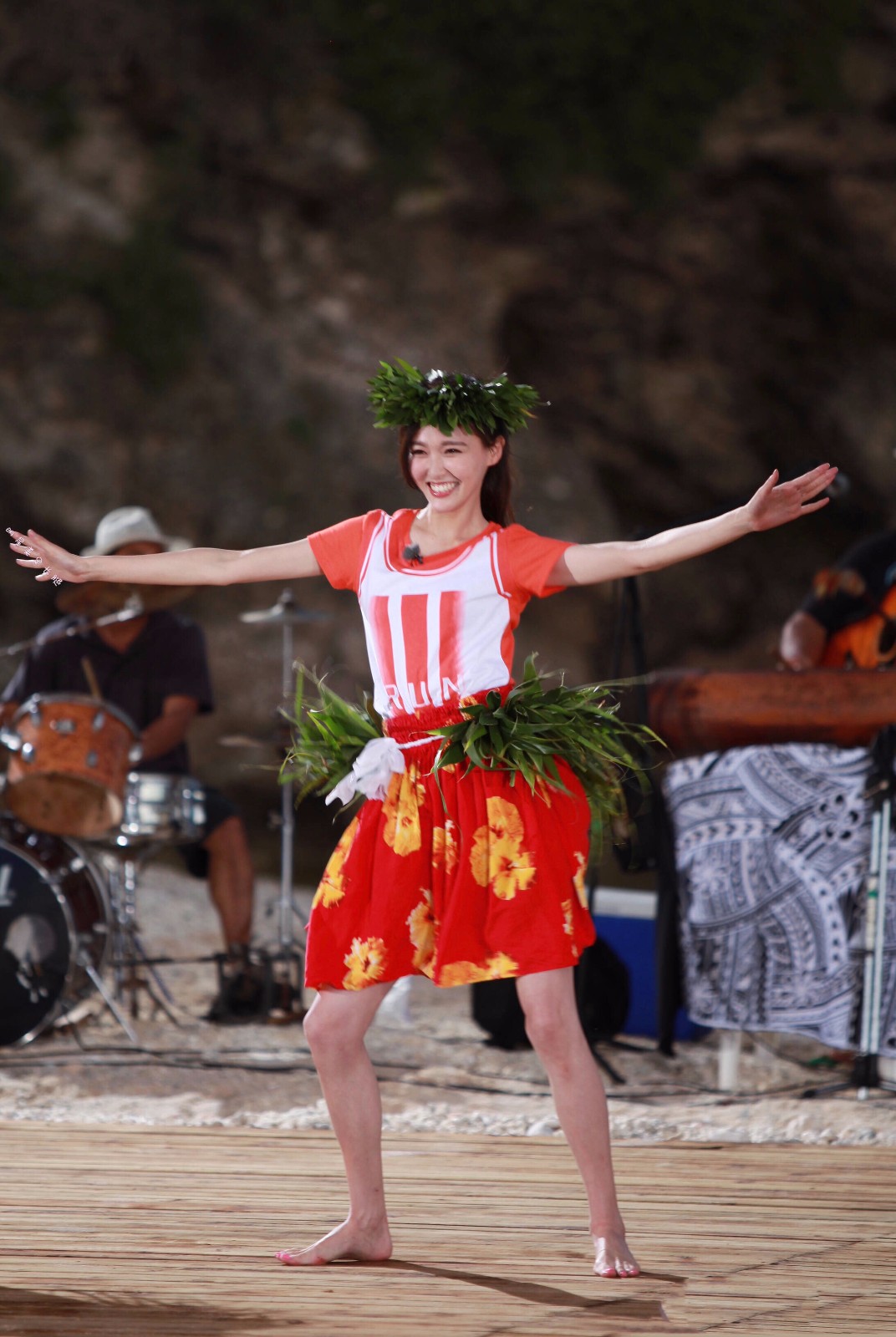 唐嫣光脚跳舞高兴到合不拢嘴