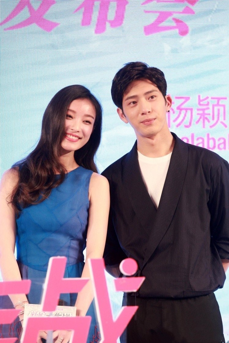 倪妮,井柏然情侣穿搭甜好甜满