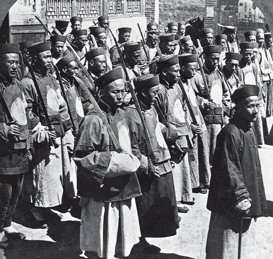 他是大清名将,如厕时发现一群蚂蚁,急忙下令撤兵,违令者斩!