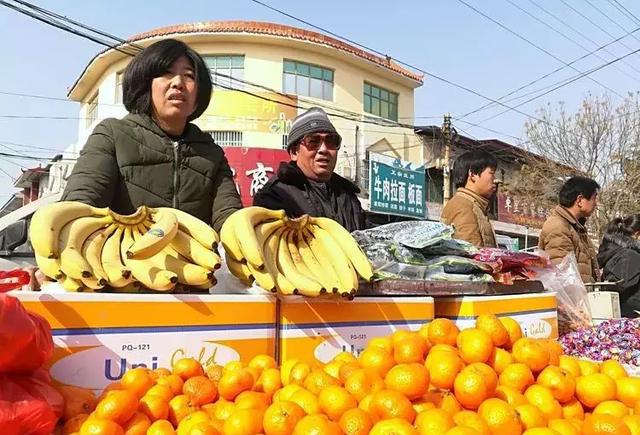 运城临猗:今天过小年,临猗卓里果乡年货会热闹非凡