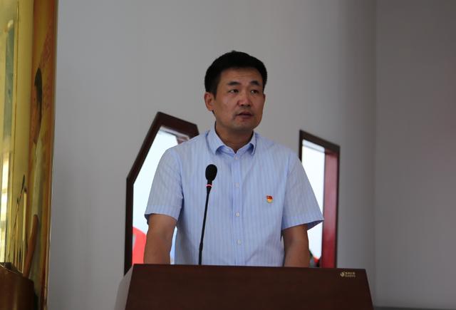 山东省特级教师李振华,全国劳模单台阶为