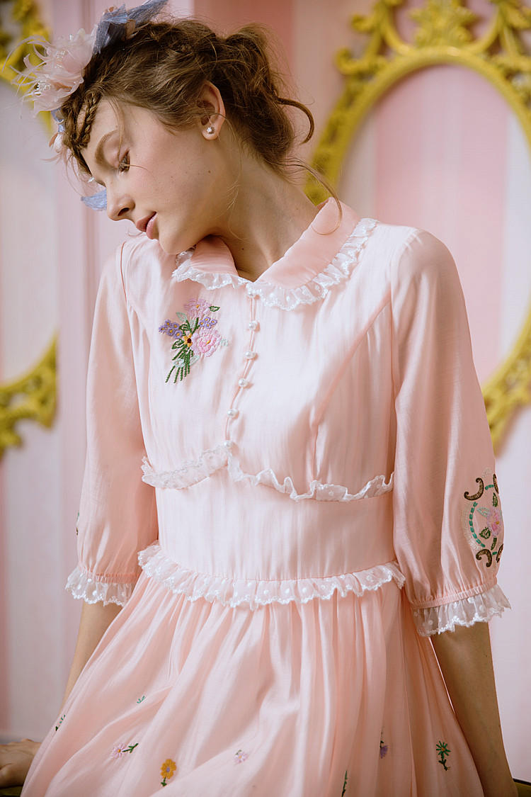 姑娘们怎么能少一件风格百变的印花连衣裙呢|连衣裙|印花|裙子_新浪