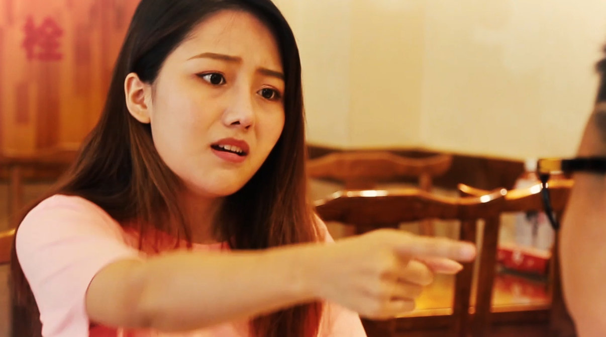 小伙回家脑袋挂彩,原来是相亲遇到美女酒托,这结局你绝对猜不到