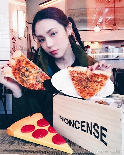 中饰演慈爱的奶奶而为人所熟悉,比如在《命中注定我爱你》饰演汪珍珠