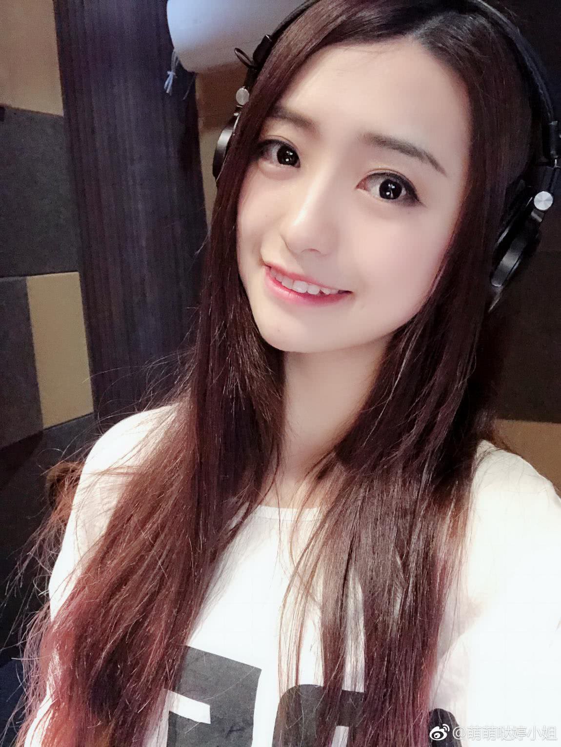 婷小姐扎马尾晒童年照,网友感叹:婷小胖女大十八变!