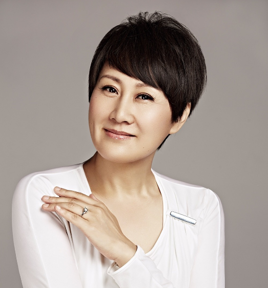 曾是十佳演员之首被称国民妈妈如今老公身家过亿女儿美如画