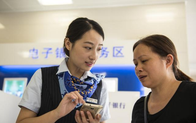 为什么银行柜员都招那些年轻漂亮的妹子揭开实际原因太现实了