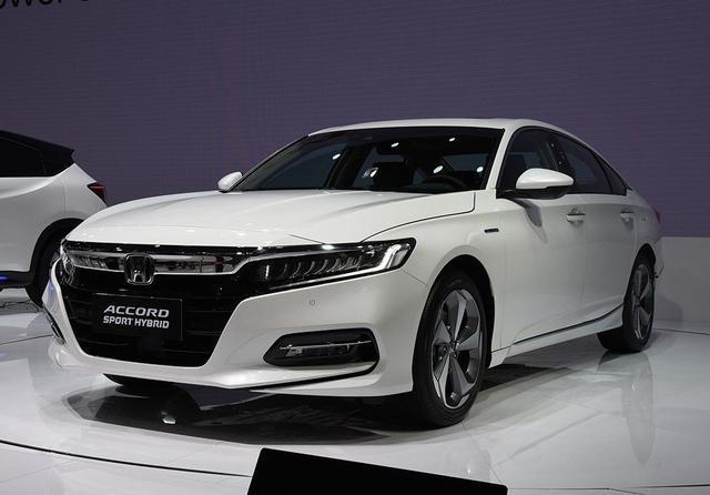 本田终于不再"黑心",27万咬牙骤降到16万,只为了掀翻凯美瑞