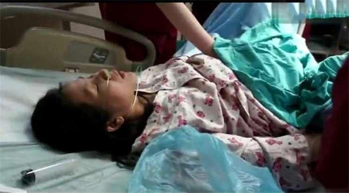 两人小心翼翼呵护着芸芸肚子的孩子,终于在怀孕38周胎儿发动了.