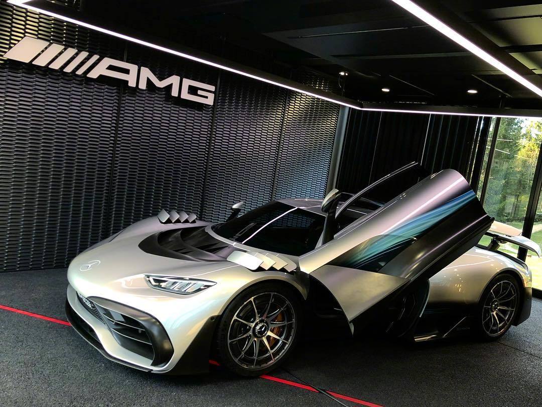 当amg宣布将f1发动机引入其超级跑车amg one时,震惊了汽车界.