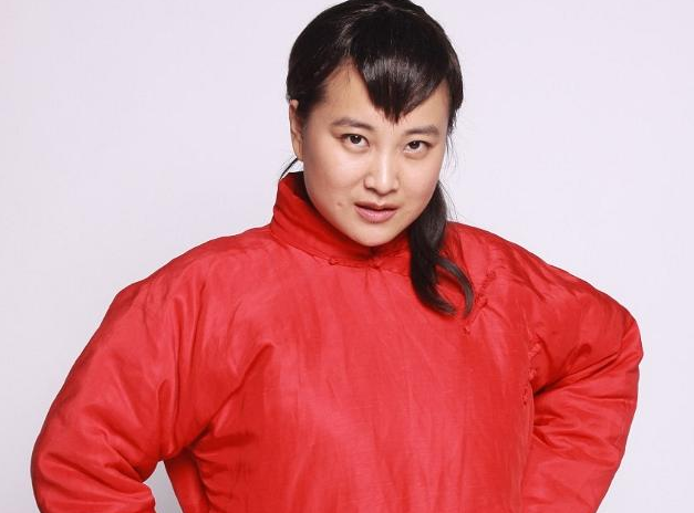 贾玲最舍不得删的4张照片网友第3张可以拿来相亲