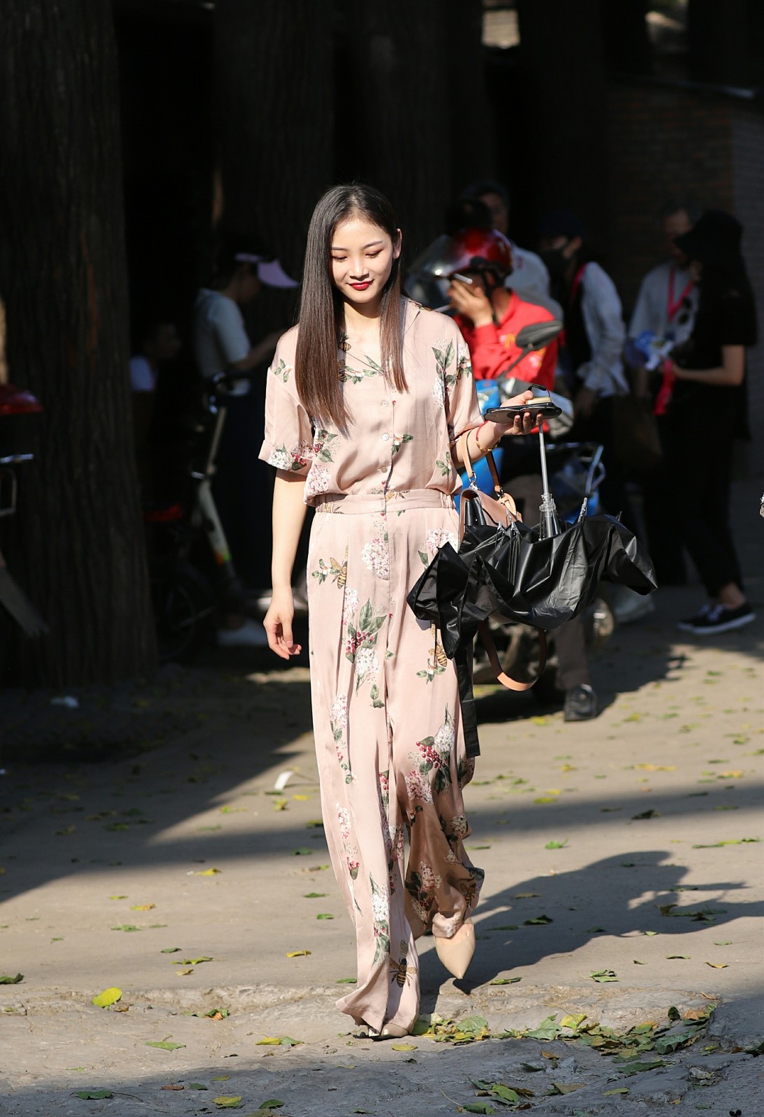 北京798街拍众多时尚女孩中有你喜欢的吗