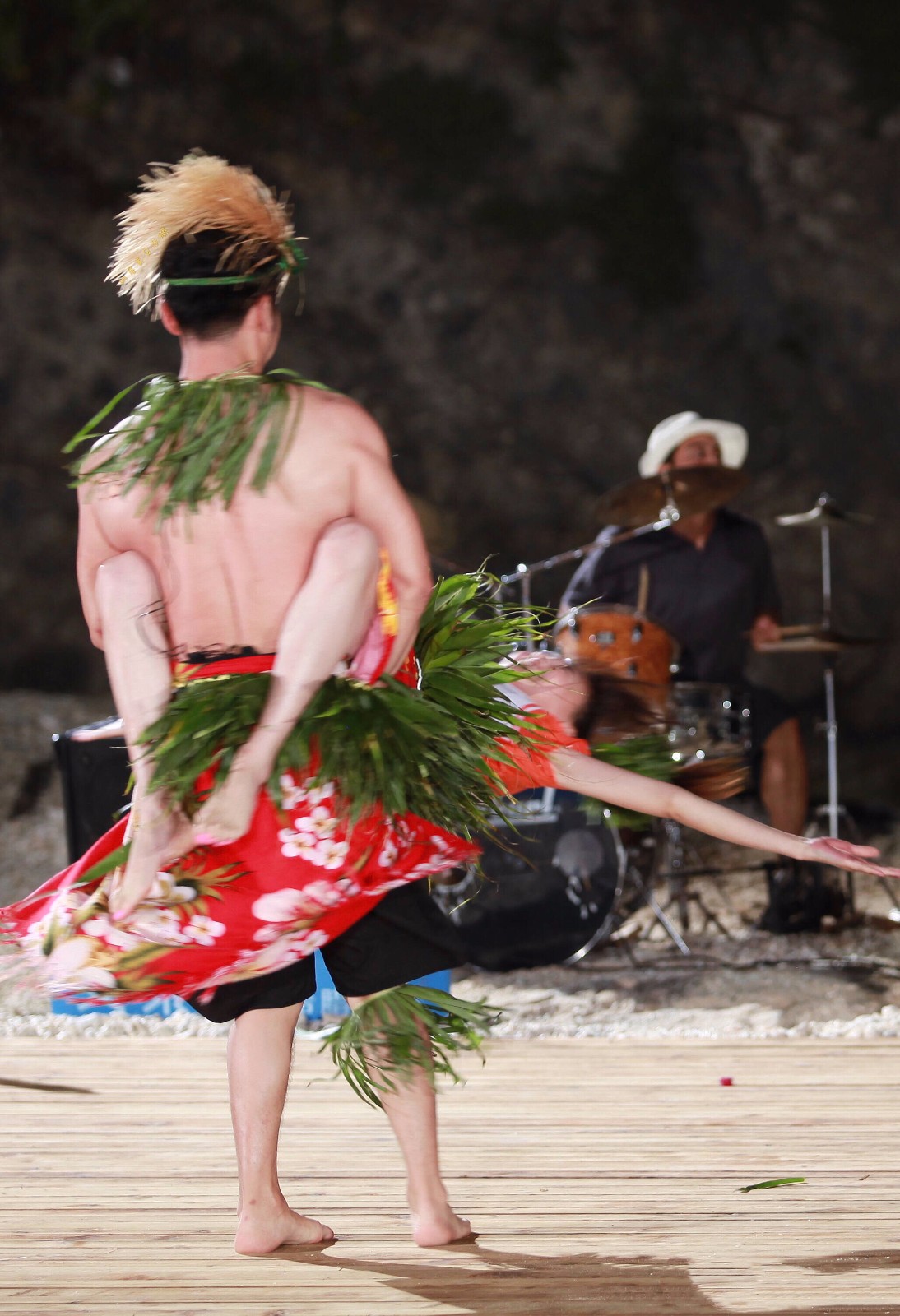 唐嫣光脚跳舞,高兴到合不拢嘴唐嫣光脚跳舞,高兴到