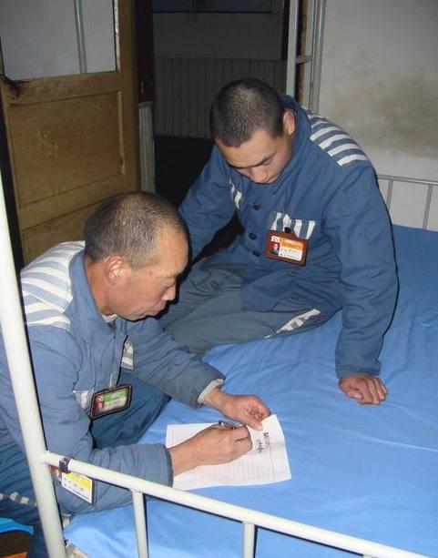 如今的李天一正在接受劳动改造,也一度传出李天一不堪狱中拘束,曾在