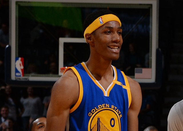 现在既然库里发话了,勇士队可能会马上签下他,毕竟他麦考大概只需要一