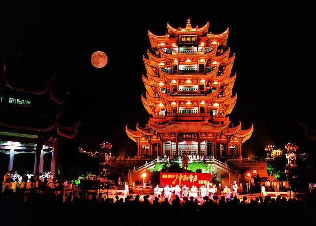 南京烂尾楼花627年建成,被批浪费钱,游客却说比武汉黄鹤楼好