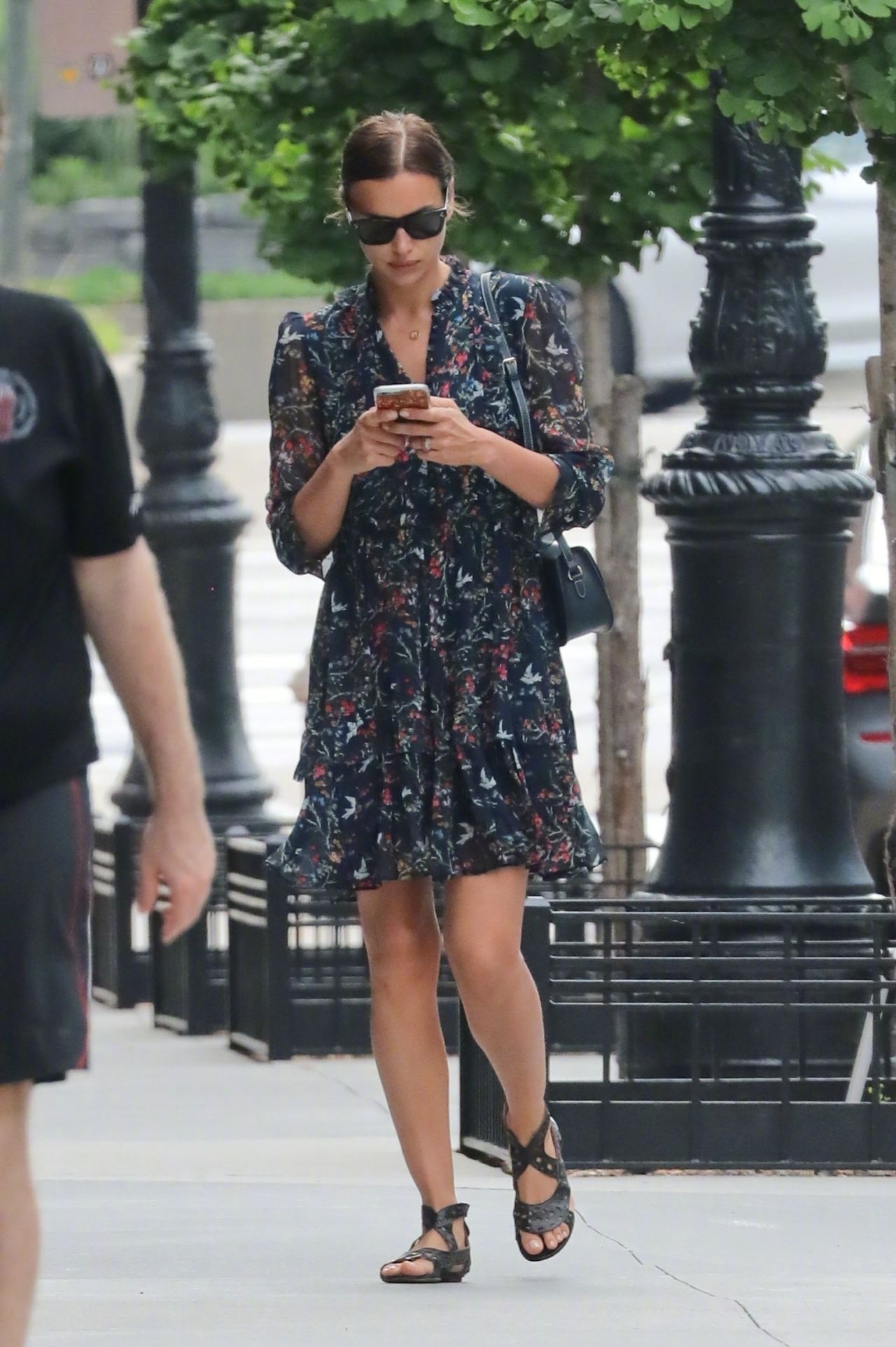 当地时间5月26日，伊莉娜·莎伊克Irina Shayk在纽约外出购物的街拍。