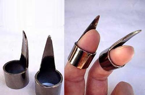 手甲钩这种奇门暗器就源自印度,后传到日本,成为忍者的最爱.