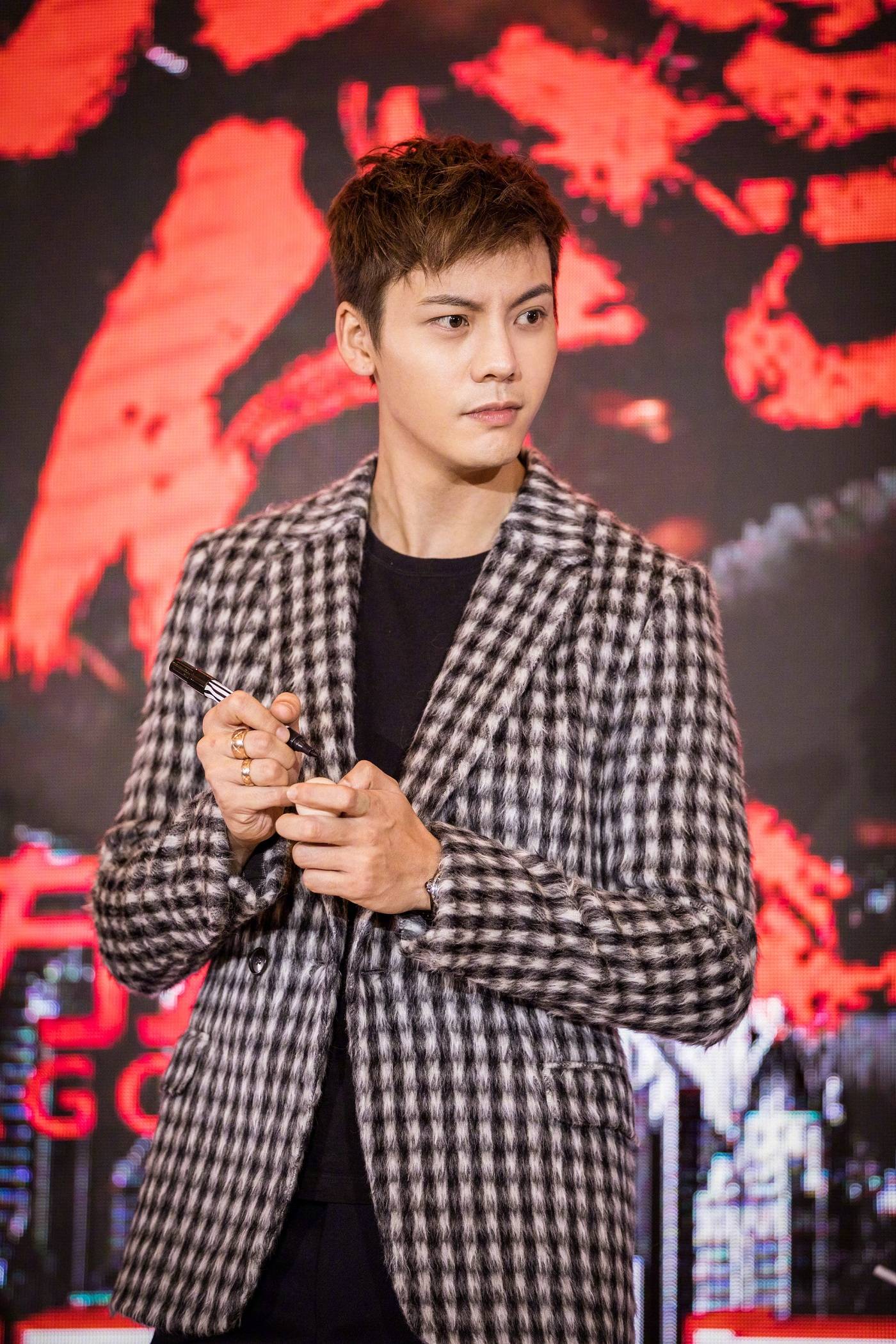 陈伟霆 x ermenegildo zegna格纹西装 & j12腕表 & coco