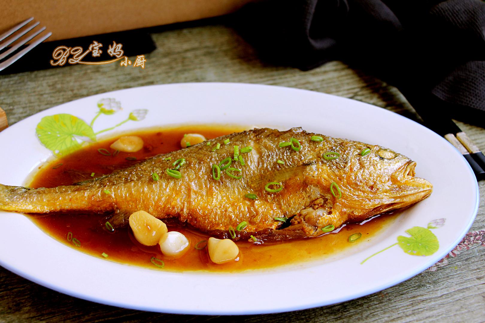 这鱼适合老人和孩子吃,肉嫩刺少,常吃食欲好脾胃好,咋吃都不够|黄花鱼