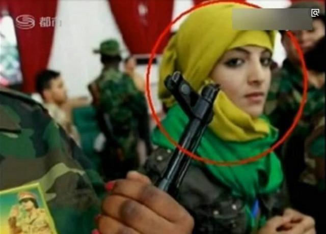 卡扎菲逃亡前让美女保镖各自逃命,她却誓死跟随,结局如何?