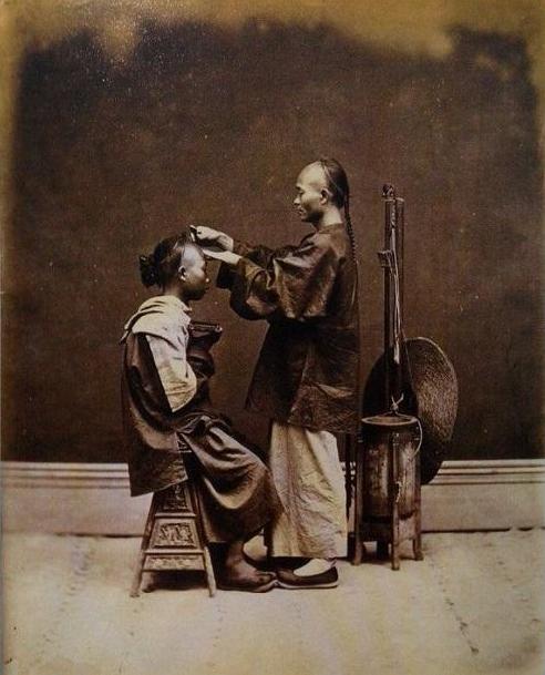 清朝叫汉人剃发易服他们都依了,可有一样直到清朝灭亡了还很流行