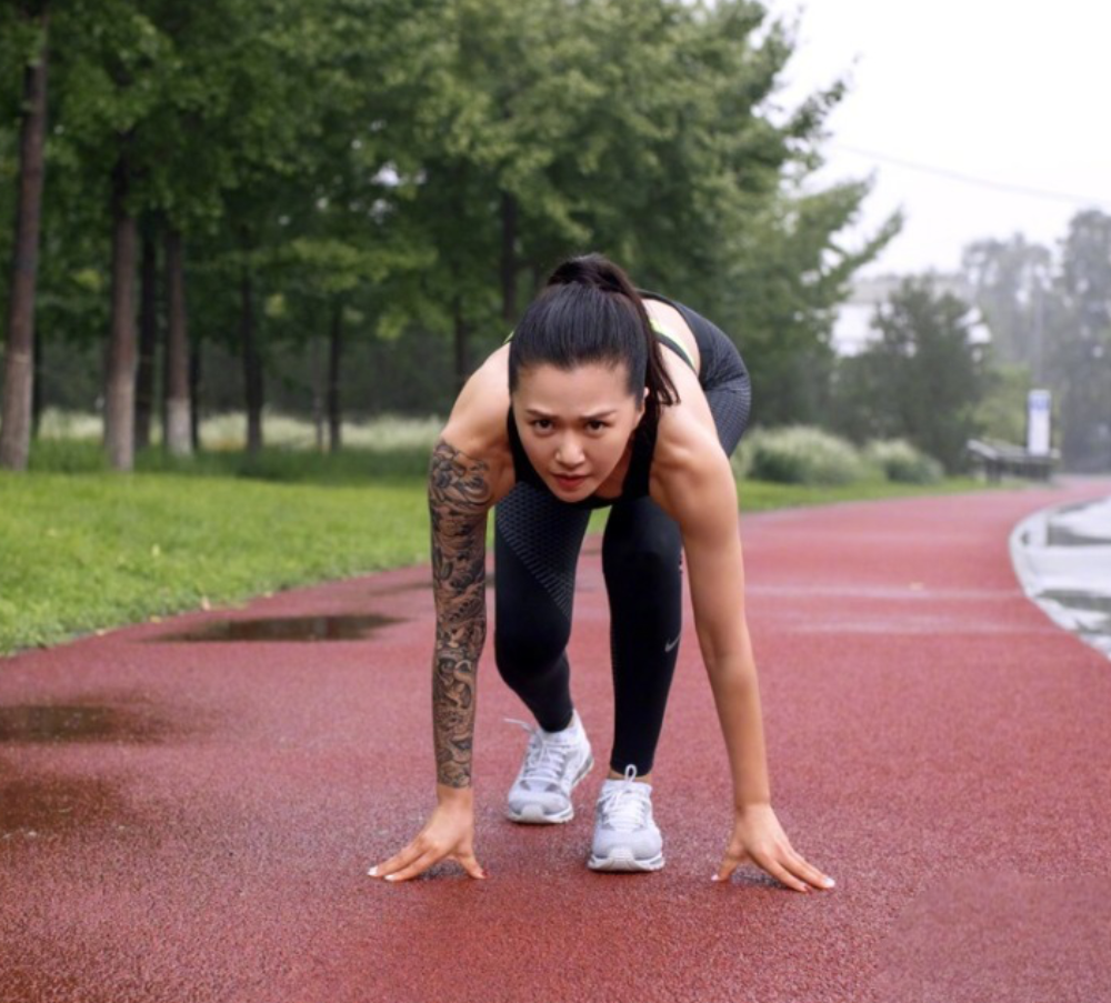 运动中的谭维维好美,亮点在她手臂上看到了吗?