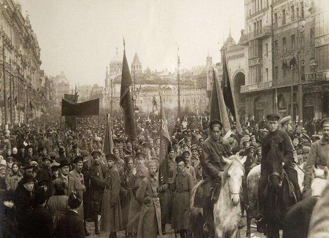 当罗马尼亚匪帮进攻苏维埃军队时,他在梯拉斯波里市召开的第2次革命军